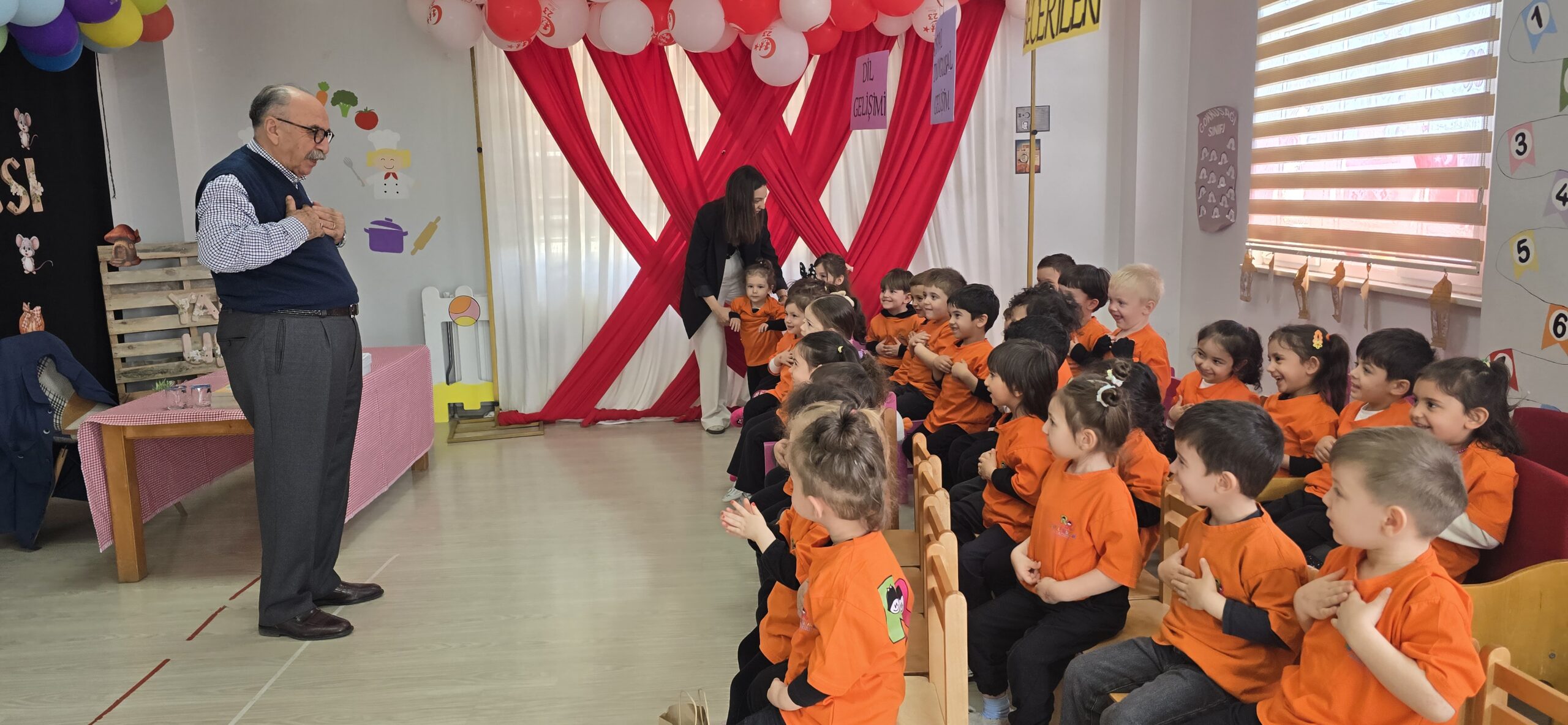 Yalvaç Ural'ın Renkli Rüyalar Anaokulu çocuklarıyla buluşması